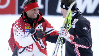 Kitzbuhel, 210111.
Fis Audi World Cup, Svjetski skijaski kup u Kitzbuhelu utrka Super G.
Na slici: Ivica Kostelic pobjednik Super G prima cestitke od svog servisera slovenca Mateja Cujesa.
Foto: Drago Sopta / CROPIX Kitzbuhel, 210111.
Fis Audi World Cup, Svjetski skijaski kup u Kitzbuhelu utrka Super G.
Na slici: Ivica Kostelic pobjednik Super G prima cestitke od svog servisera slovenca Mateja Cujesa.
Foto: Drago Sopta / CROPIX