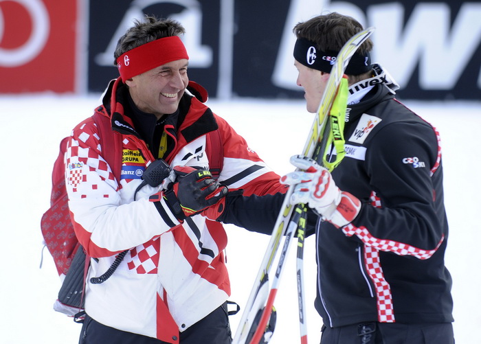 Kitzbuhel, 210111.
Fis Audi World Cup, Svjetski skijaski kup u Kitzbuhelu utrka Super G.
Na slici: Ivica Kostelic pobjednik Super G prima cestitke od svog servisera slovenca Mateja Cujesa.
Foto: Drago Sopta / CROPIX Kitzbuhel, 210111.
Fis Audi World Cup, Svjetski skijaski kup u Kitzbuhelu utrka Super G.
Na slici: Ivica Kostelic pobjednik Super G prima cestitke od svog servisera slovenca Mateja Cujesa.
Foto: Drago Sopta / CROPIX