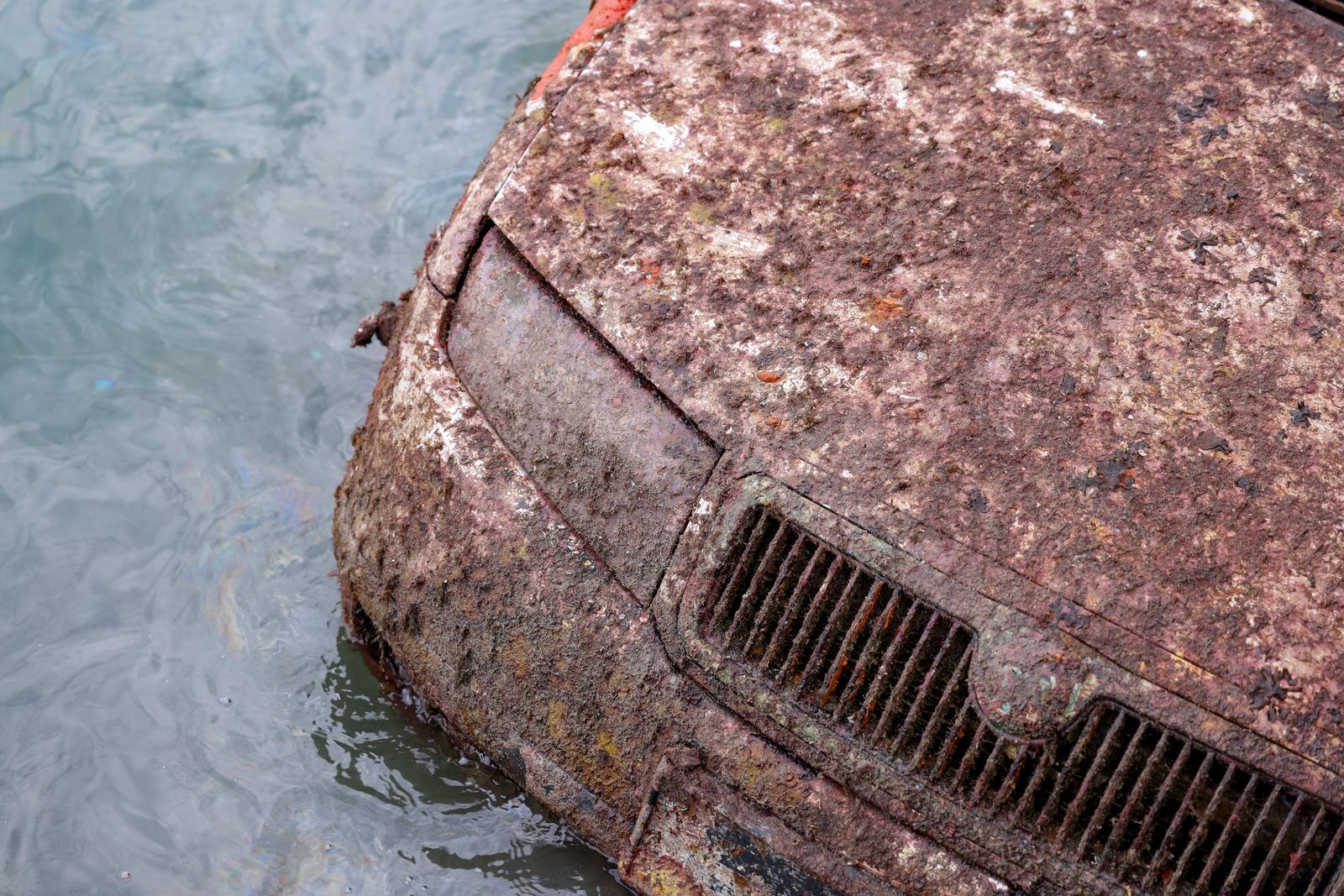 Ovaj automobil proveo je 18 godina u moru