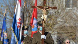 Škabrnja: Kolonom sjećanja obilježena je obljetnica stradavanja branitelja i civila Škabrnja: Kolonom sjećanja obilježena je obljetnica stradavanja branitelja i civila