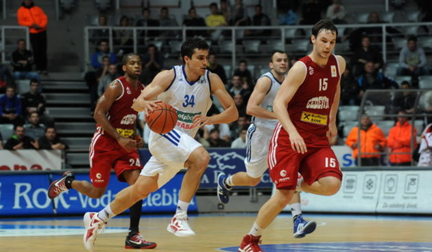 Zadar, 230412.Dvorana Kresimira Cosica. Kosarkaska A1 liga za prvaka. KK Zadar – KK Cedevita.Na fotografiji: Goran Vrbanc (34), Miro Bilan (15).Foto: Luka Gerlanc / CROPIX