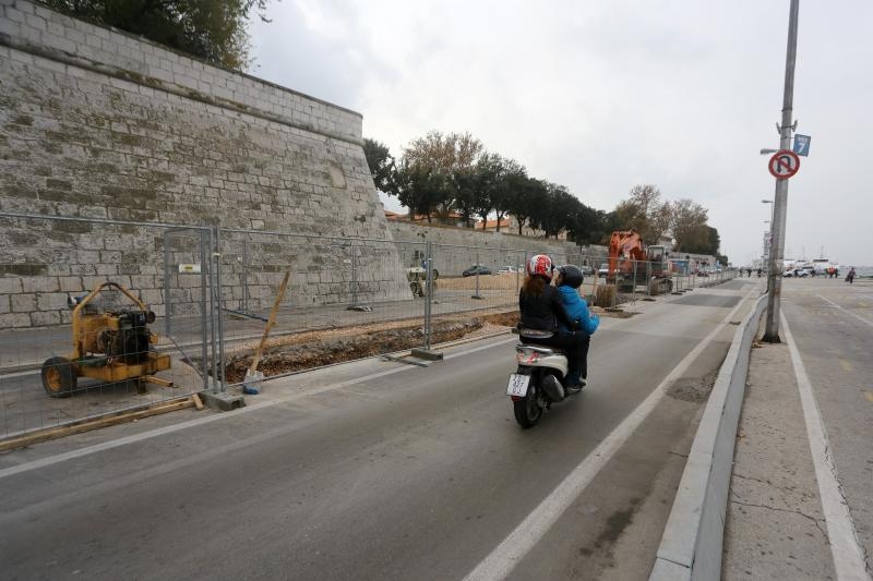 Zadar – Radovi na Liburnskoj obali otezavat ce promet na Poluotoku do svibnja 2015. godine. Photo: Filip Brala/PIXSELL