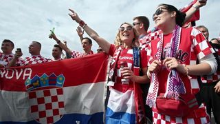 Euro 2016: Hrvatski navijači napravili fenomenalnu atmosferu u Parizu. Photo: Sanjin Strukić/PIXSELL Euro 2016: Hrvatski navijači napravili fenomenalnu atmosferu u Parizu. Photo: Sanjin Strukić/PIXSELL