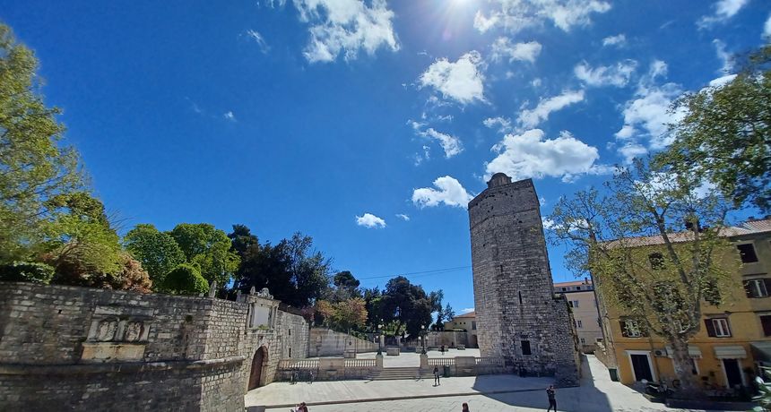 DHMZ most Kapetanova kula Trg pet bunara Zadrani vremenska prognoza turisti u zadru DHMZ most Kapetanova kula Trg pet bunara Zadrani vremenska prognoza turisti u zadru