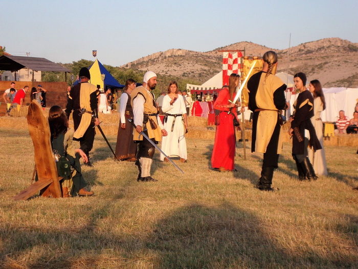 10. jubilarni povijesno-scenski spektakl “Dani Vitezova vranskih” u Vrani. Foto: Gordana Šarić 10. jubilarni povijesno-scenski spektakl “Dani Vitezova vranskih” u Vrani. Foto: Gordana Šarić