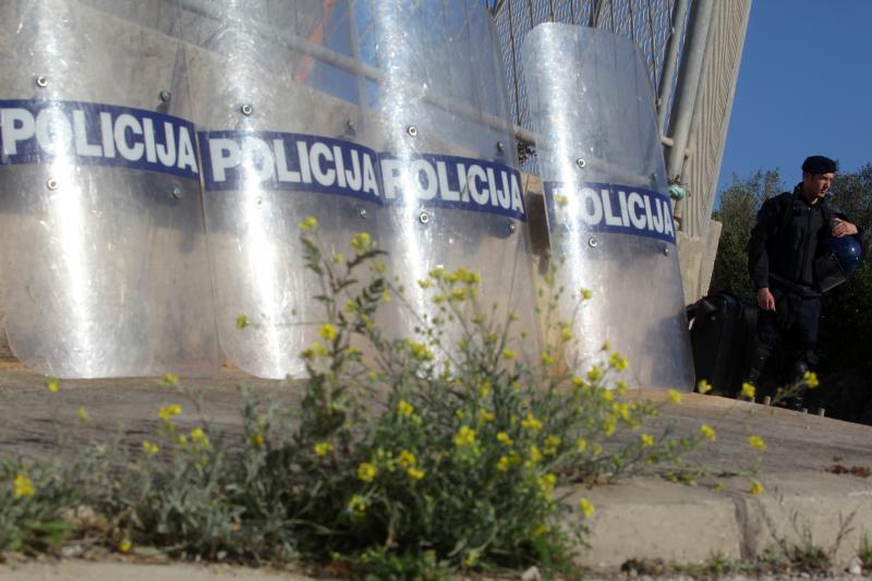 Radnicima škvera Nauta Lamjana interventna policija PU Zadarske onemogućila je pokušaj ulaska u škver u kojem se odvija stečajni postupak. Photo: Filip Brala/PIXSELL Radnicima škvera Nauta Lamjana interventna policija PU Zadarske onemogućila je pokušaj ulaska u škver u kojem se odvija stečajni postupak. Photo: Filip Brala/PIXSELL