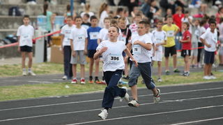 Zadar, 210513.
Erste Plava Liga danas se odrzava na stadionu Visnjik. Rijec je o jedinstvenom djecjem atletskom natjecanju upecatljivog slogana Brze, Vise, Jace, koje se odrzava pod visokim pokroviteljstvom Ministarstva znanosti obrazovanja i sporta. Orga Zadar, 210513.
Erste Plava Liga danas se odrzava na stadionu Visnjik. Rijec je o jedinstvenom djecjem atletskom natjecanju upecatljivog slogana Brze, Vise, Jace, koje se odrzava pod visokim pokroviteljstvom Ministarstva znanosti obrazovanja i sporta. Orga
