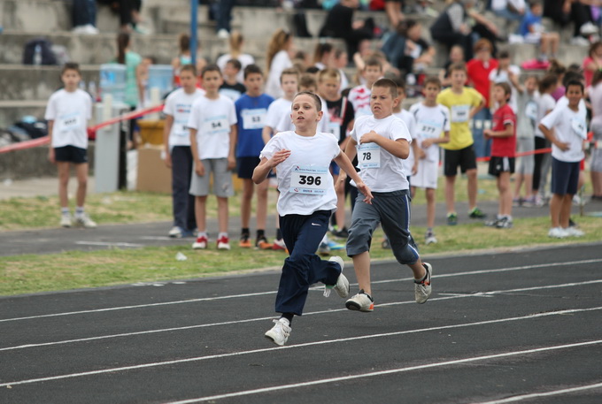 Zadar, 210513.
Erste Plava Liga danas se odrzava na stadionu Visnjik. Rijec je o jedinstvenom djecjem atletskom natjecanju upecatljivog slogana Brze, Vise, Jace, koje se odrzava pod visokim pokroviteljstvom Ministarstva znanosti obrazovanja i sporta. Orga Zadar, 210513.
Erste Plava Liga danas se odrzava na stadionu Visnjik. Rijec je o jedinstvenom djecjem atletskom natjecanju upecatljivog slogana Brze, Vise, Jace, koje se odrzava pod visokim pokroviteljstvom Ministarstva znanosti obrazovanja i sporta. Orga