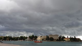 Ciklona Branka donijela crne i prijeteće oblake nad Zadar. Foto: Mladen Malik Ciklona Branka donijela crne i prijeteće oblake nad Zadar. Foto: Mladen Malik