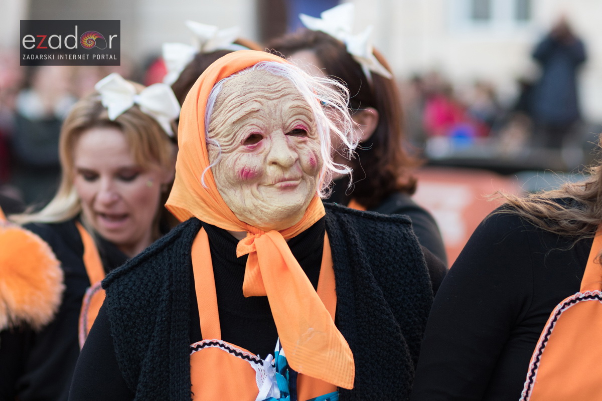 Zadarski karneval 2018: Povorka maškaranih skupina od Gradskih vrata preko Foruma do Narodnog trga Zadarski karneval 2018: Povorka maškaranih skupina od Gradskih vrata preko Foruma do Narodnog trga