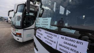 Stali autobusi, vozači upozorili: ‘Imamo 3800 kuna plaću i sad se svi čude što idemo van’ Stali autobusi, vozači upozorili: ‘Imamo 3800 kuna plaću i sad se svi čude što idemo van’
