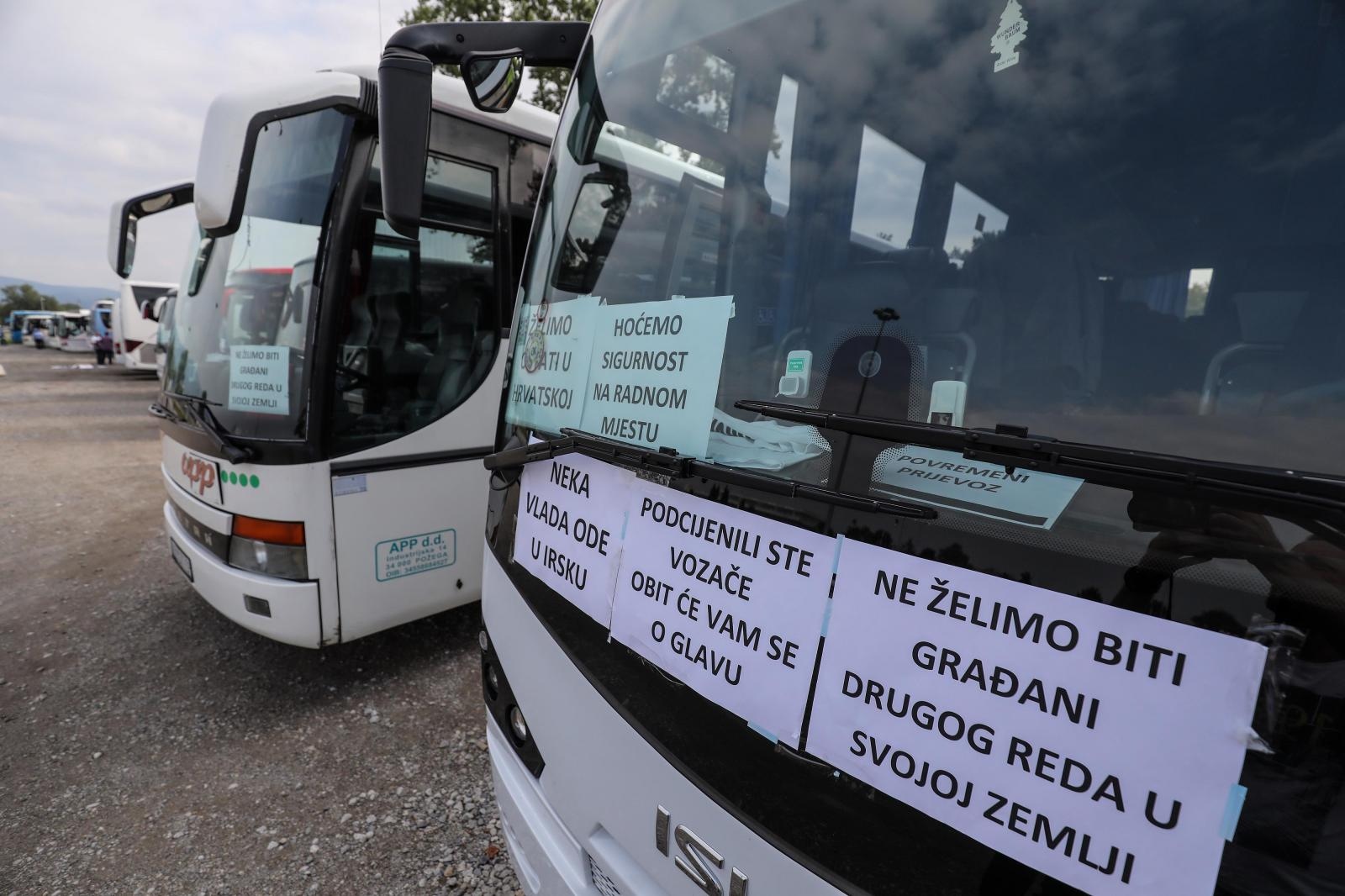 Stali autobusi, vozači upozorili: ‘Imamo 3800 kuna plaću i sad se svi čude što idemo van’ Stali autobusi, vozači upozorili: ‘Imamo 3800 kuna plaću i sad se svi čude što idemo van’