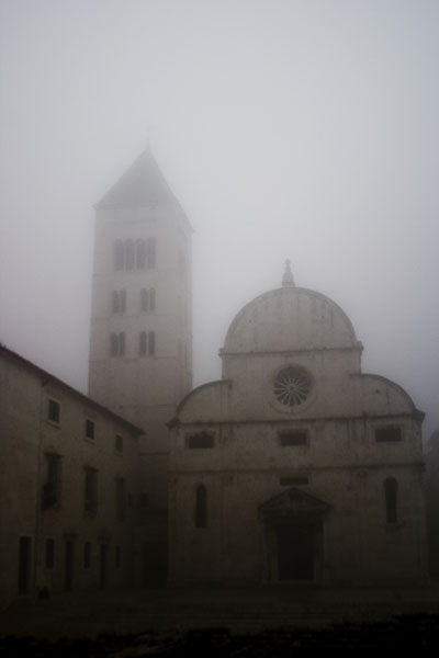 Zadar, magla svuda oko nas