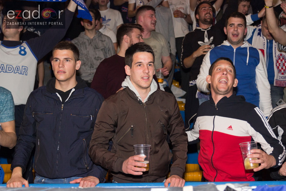 Humanitarno gledanje utakmice Zadar-Cibona (85-84) u Jazinama Humanitarno gledanje utakmice Zadar-Cibona (85-84) u Jazinama