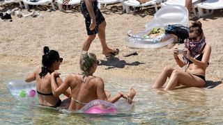 Posljednji dan Love International Festivala u Tisnom privukao je veliki broj mladih iz cijele Europe, a najviče iz Velike Britanije. Photo: Hrvoje Jelavić/PIXSELL Posljednji dan Love International Festivala u Tisnom privukao je veliki broj mladih iz cijele Europe, a najviče iz Velike Britanije. Photo: Hrvoje Jelavić/PIXSELL