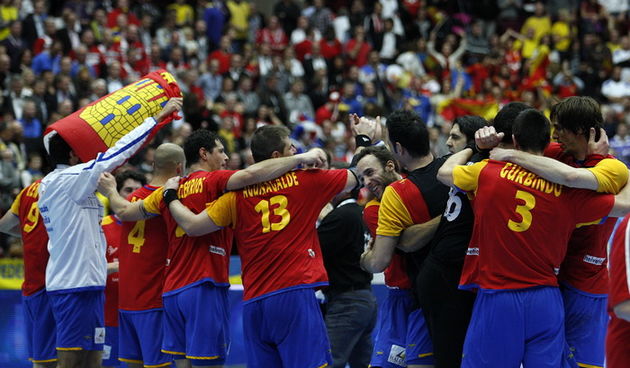 Malmo, 300111. Malmo Arena, 22. svjetsko rukometno prvenstvo, utakmica za trece mjesto izmedju Svedske i Spanjolske. Na fotografiji: slavlje Spanjolci. Foto: Ante Cizmic / CROPIX