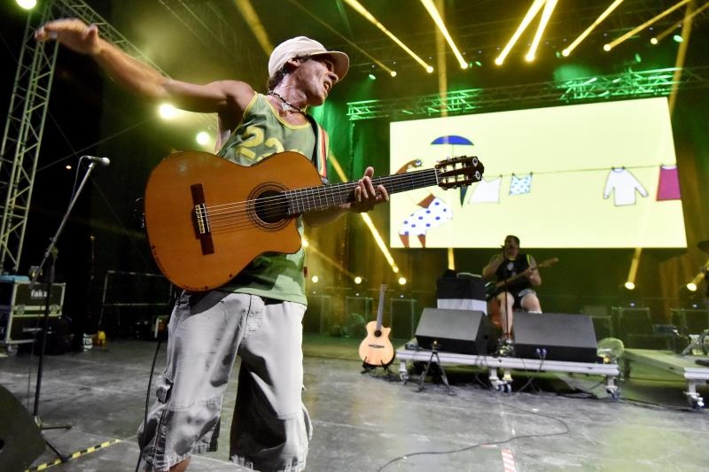 Manu Chao, jedan od najomiljenijih bendova na ovim prostorima, odrzali su veceras koncert na zadarskom Jazine Open Airu. Photo: Dino Stanin/PIXSELL Manu Chao, jedan od najomiljenijih bendova na ovim prostorima, odrzali su veceras koncert na zadarskom Jazine Open Airu. Photo: Dino Stanin/PIXSELL