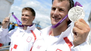 London, 030812.
Jezero Eton Dorney.
Hrvatski veslacki cetverac na parice David Sain, Damir Martin i braca Martin i Valent Sinkovic u finalnoj utrci osvojili srebrnu medalju na Olimpijskim Igrama u Londonu.
Foto: Drago Sopta / CROPIX London, 030812.
Jezero Eton Dorney.
Hrvatski veslacki cetverac na parice David Sain, Damir Martin i braca Martin i Valent Sinkovic u finalnoj utrci osvojili srebrnu medalju na Olimpijskim Igrama u Londonu.
Foto: Drago Sopta / CROPIX