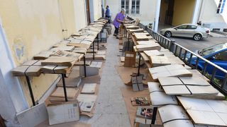 Smočena građa Znanstvene knjižnice Zadar suši se na suncu Smočena građa Znanstvene knjižnice Zadar suši se na suncu