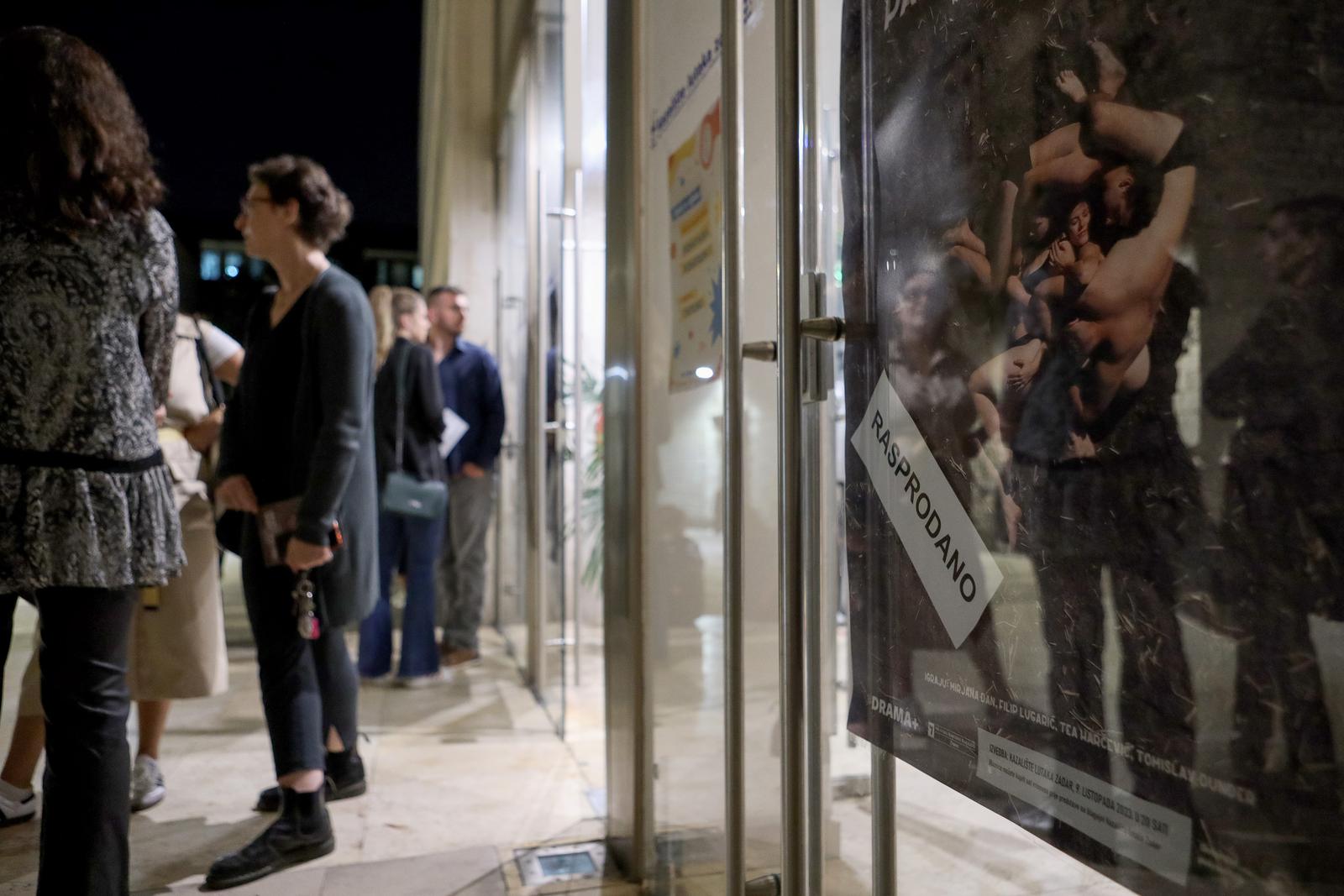 Predstava “(Pret)posljednja panda ili statika” u Kazalištu lutaka Predstava “(Pret)posljednja panda ili statika” u Kazalištu lutaka