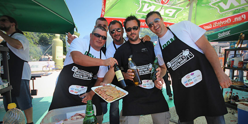 Prvenstvo u roštiljanju na zadarskoj Rivi (foto:Saša Čuka) Prvenstvo u roštiljanju na zadarskoj Rivi (foto:Saša Čuka)