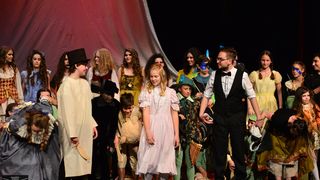 Kazališna udruga “Igrajmo se” u HNK Zadar premijerno je izvela predstavu Petar Pan