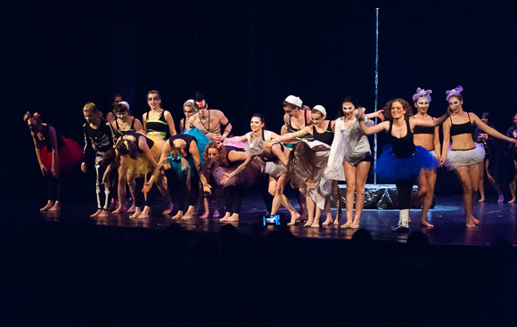 Pole/Chair/Dance show “Mental” @ HNK Zadar, 12.3.2016 – Foto: Ivan Toman Pole/Chair/Dance show “Mental” @ HNK Zadar, 12.3.2016 – Foto: Ivan Toman