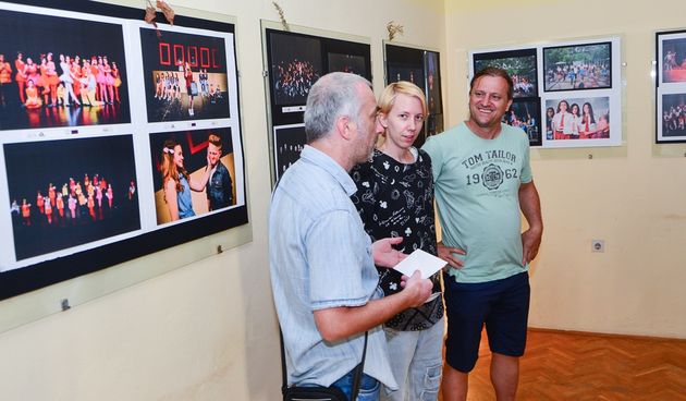 U MO Stanovi upriličeno je svečano otvorenje izložbe fotografija “Igrajmo se” autorice Ive Perinčić