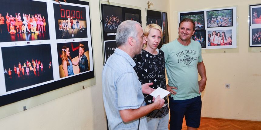 U MO Stanovi upriličeno je svečano otvorenje izložbe fotografija “Igrajmo se” autorice Ive Perinčić U MO Stanovi upriličeno je svečano otvorenje izložbe fotografija “Igrajmo se” autorice Ive Perinčić