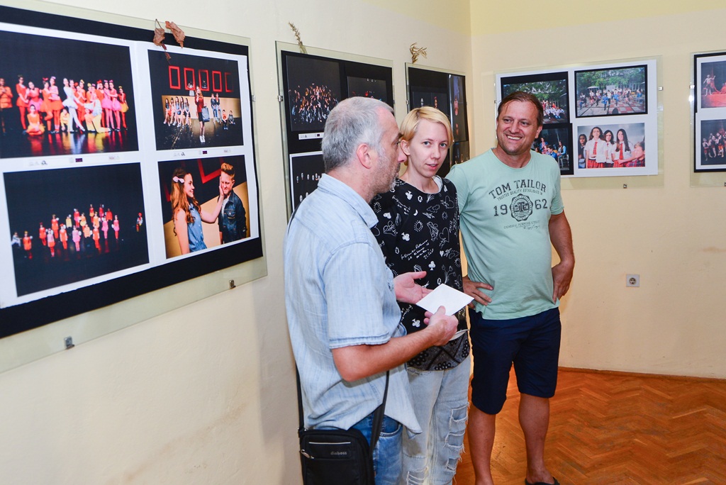 U MO Stanovi upriličeno je svečano otvorenje izložbe fotografija “Igrajmo se” autorice Ive Perinčić U MO Stanovi upriličeno je svečano otvorenje izložbe fotografija “Igrajmo se” autorice Ive Perinčić