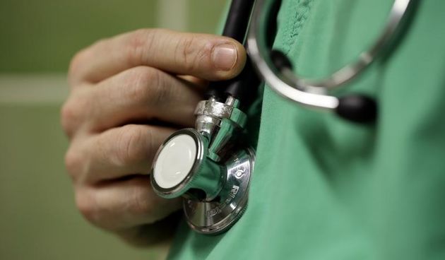 Bolnicki lijecnik, anesteziolog sa stetoskopom. Photo: Robert Anic/PIXSELL Autor  Robert Anic/PIXSELL Ključne riječi  lijecnik, zdravlje, anesteziolog, editorial stock, stetoskop, medicinska sprava, medicinsko pomagalo