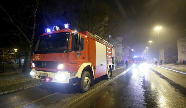 Vatrogasci ugasili požar u stambenoj zgradi u Ulici Ivana Matetića Ronjgova 18 u Zagrebu
