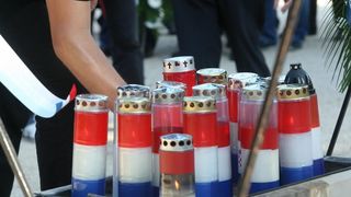 Zadar – Povodom obiljezavanja Dana pobjede i domovinske zahvalnosti i Dana hrvatskih branitelja kod sredisnjeg kriza na Gradskom groblju polozeni su vijenci i zapaljene svijece u sjecanje na sve poginule u Domovinskom ratu. Photo: Dino Stanin/PIXSELL