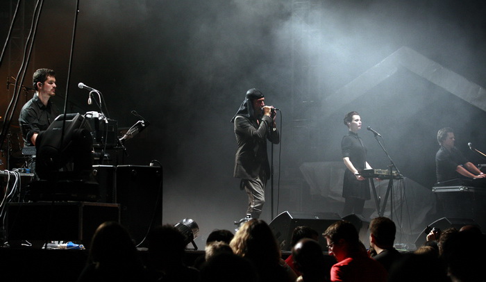 Pula, 180811.
Arena Fest 2011.
Na kraju koncertne sezone u pulskoj Areni na Arena Festu nastupaju tri europska benda: Apocalyptica, Guano Apes i Laibach.
Na slici: nastup Laibacha.
Foto: Goran Sebelic / CROPIX Pula, 180811.
Arena Fest 2011.
Na kraju koncertne sezone u pulskoj Areni na Arena Festu nastupaju tri europska benda: Apocalyptica, Guano Apes i Laibach.
Na slici: nastup Laibacha.
Foto: Goran Sebelic / CROPIX