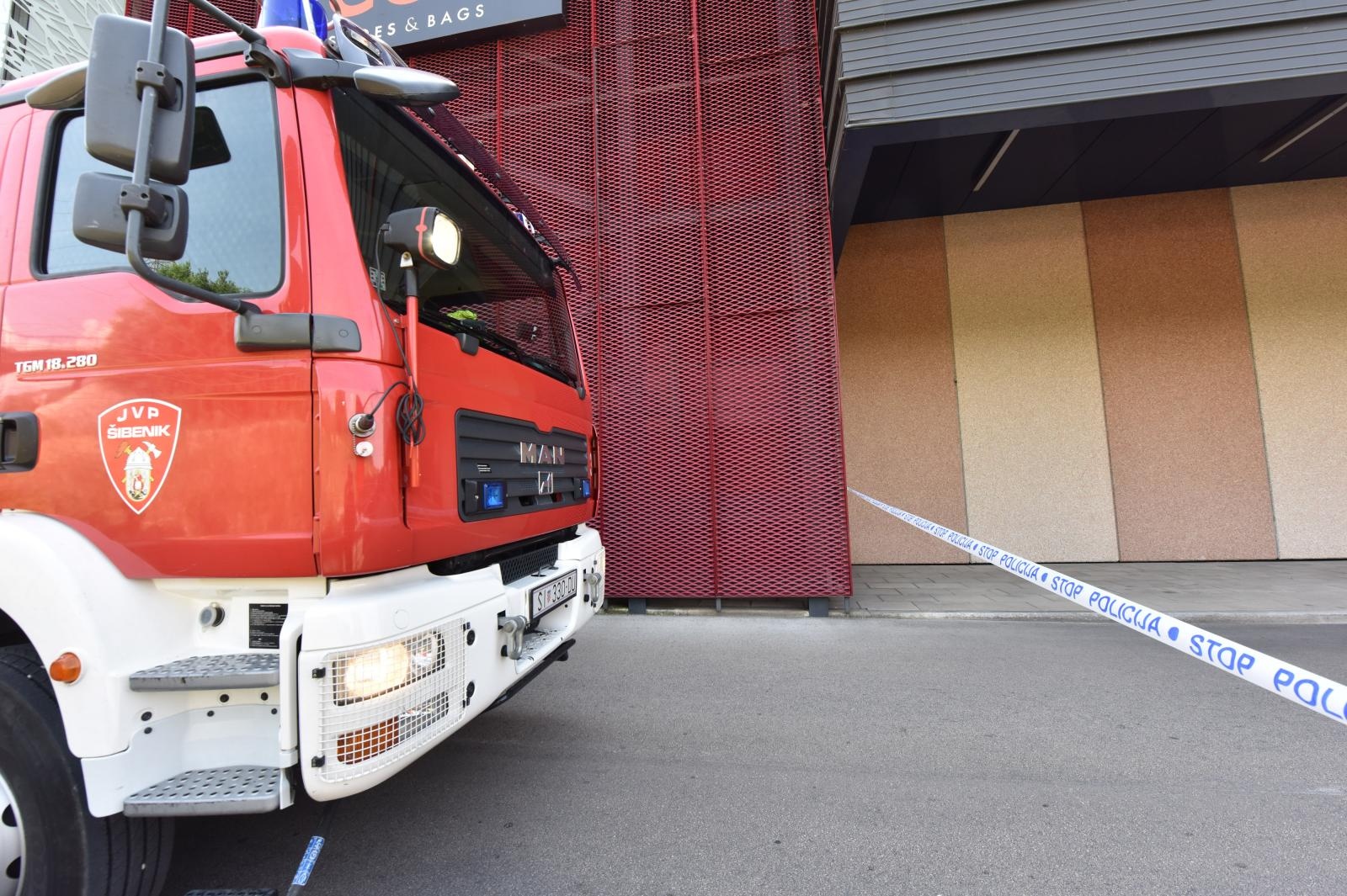U trgovačkom centru Dalmare u Šibeniku izbila dva požara