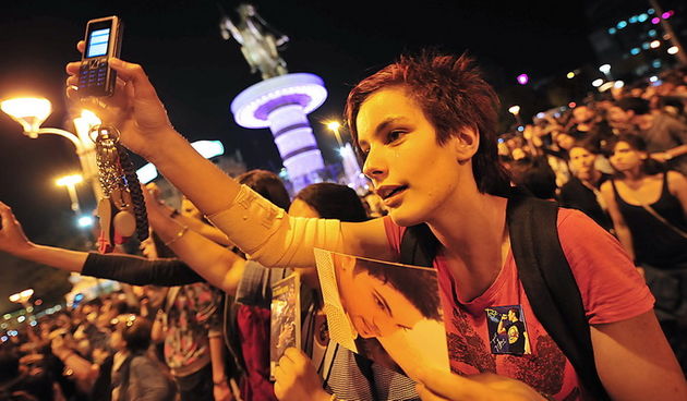 Skopje, 061011.
Fanovi megazvijezde Tose Proeskog i dalje obiljezavaju 5 listopad, dan kada je odrzao svoj posljednji  koncert u Skopju.Tim se povodom na trgu ‘Makedonija’  u Skopju odrzala tradicionalna manifestacija ‘Zvjezdano nebo za Tosu’  koja je tra