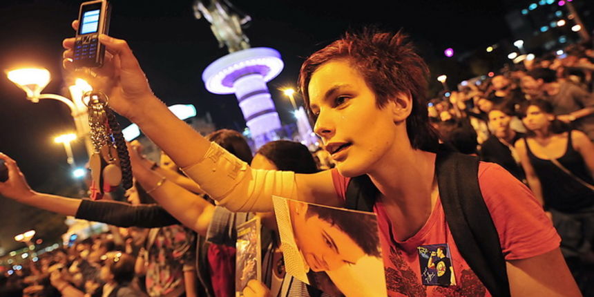 Skopje, 061011.
Fanovi megazvijezde Tose Proeskog i dalje obiljezavaju 5 listopad, dan kada je odrzao svoj posljednji koncert u Skopju.Tim se povodom na trgu ‘Makedonija’ u Skopju odrzala tradicionalna manifestacija ‘Zvjezdano nebo za Tosu’ koja je tra Skopje, 061011.
Fanovi megazvijezde Tose Proeskog i dalje obiljezavaju 5 listopad, dan kada je odrzao svoj posljednji koncert u Skopju.Tim se povodom na trgu ‘Makedonija’ u Skopju odrzala tradicionalna manifestacija ‘Zvjezdano nebo za Tosu’ koja je tra