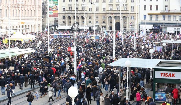 Tisuće ljudi protiv IK: prosvjednici Plenkoviću pjevali ‘kunem ti se Bogom, neću više s tobom, Andreja’
