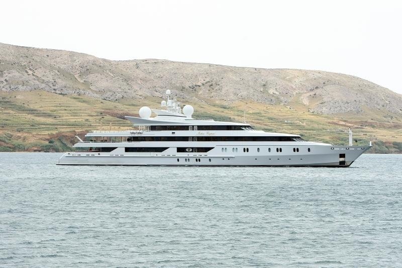 Metajna: Megajahta Indian Empress indijskog biznismena i političara Vijaya Mallye u Paškom zaljevu kod Metajne, Foto: Luka Stanzl/PIXSELL Metajna: Megajahta Indian Empress indijskog biznismena i političara Vijaya Mallye u Paškom zaljevu kod Metajne, Foto: Luka Stanzl/PIXSELL