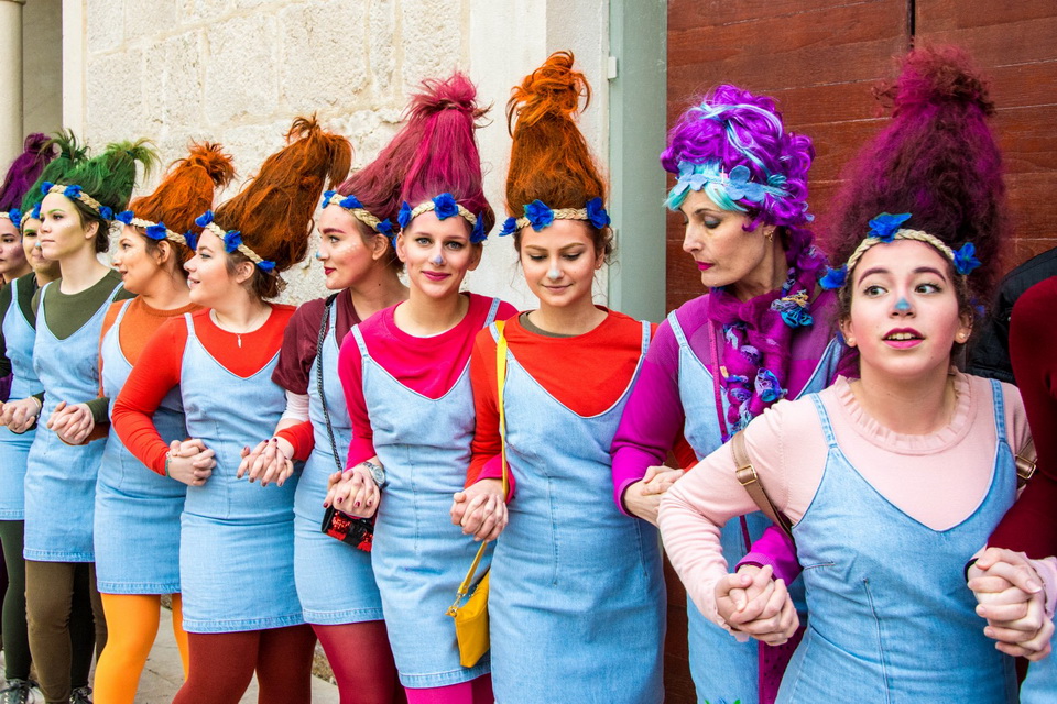 Paški zimski karneval 2017.- Maškarane skupine u karnevalskoj povorci Paški zimski karneval 2017.- Maškarane skupine u karnevalskoj povorci