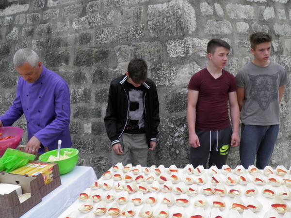 Trg Petra Zoranića: Učenici i profesori PPV Stanka Ožanića predstavili rezultate projekta “Primjena inovativnih metoda podučavanja i komunikacije sukladno smjernicama ruralnog razvoja”