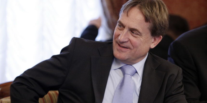 Zagreb, 261109. Sjednica Vlade RH u Banskim dvorima na Markovom trgu. Na slici: Bozidar Kalmeta, Ministar mora, prometa i infrastrukture. Foto: Dragan Matic / CROPIX Zagreb, 261109. Sjednica Vlade RH u Banskim dvorima na Markovom trgu. Na slici: Bozidar Kalmeta, Ministar mora, prometa i infrastrukture. Foto: Dragan Matic / CROPIX