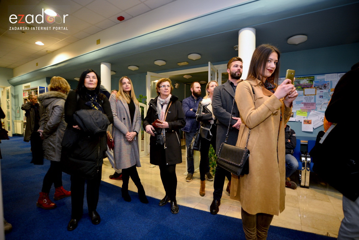 Gradska knjižnica Zadar: Otvorenje izložbe fotografija “Afrika na kvadrat” autora Filipa Brale Gradska knjižnica Zadar: Otvorenje izložbe fotografija “Afrika na kvadrat” autora Filipa Brale