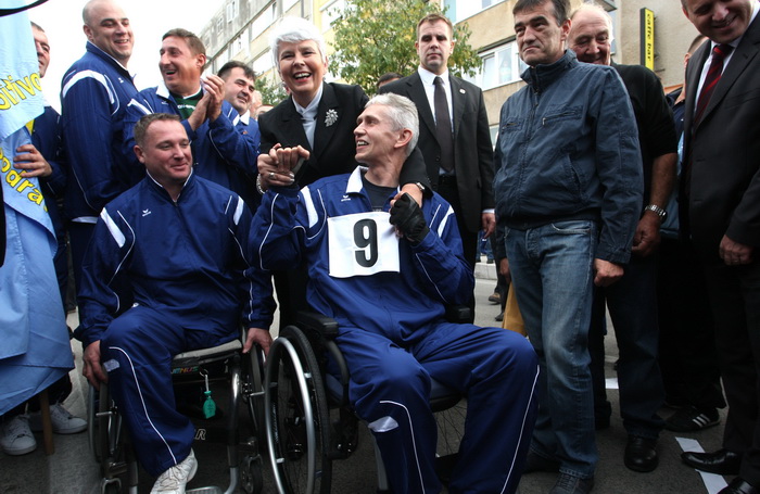 Zadar, 081111.
Premijerka Jadranka Kosor sa ministrima posjetila je Zadar povodom sportskih igara za invalide domovinskog rata, posjetila je i Luku Gazenicu koja je u izgradnji.
Foto : Andrija Lucic / cropix Zadar, 081111.
Premijerka Jadranka Kosor sa ministrima posjetila je Zadar povodom sportskih igara za invalide domovinskog rata, posjetila je i Luku Gazenicu koja je u izgradnji.
Foto : Andrija Lucic / cropix