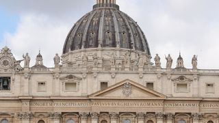 Rim: Trg sv. Petra pun vjernika