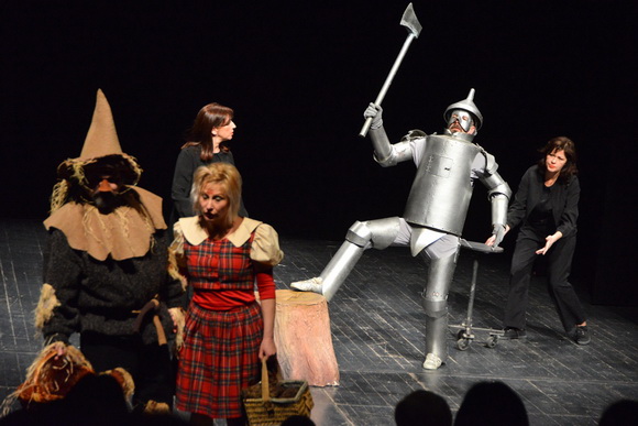 U Kazalištu lutaka Zadar odigrana je predstava “Čarobnjak iz Oza” u režiji Dražena Ferenčine. Foto: Iva Perinčić U Kazalištu lutaka Zadar odigrana je predstava “Čarobnjak iz Oza” u režiji Dražena Ferenčine. Foto: Iva Perinčić