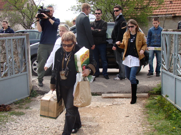 Humanitani uskrsni konvoj Zadar – Oklaj