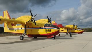 Posade dvaju Canadiara vratili se s uspješne misije u sjevernoj Italiji Posade dvaju Canadiara vratili se s uspješne misije u sjevernoj Italiji