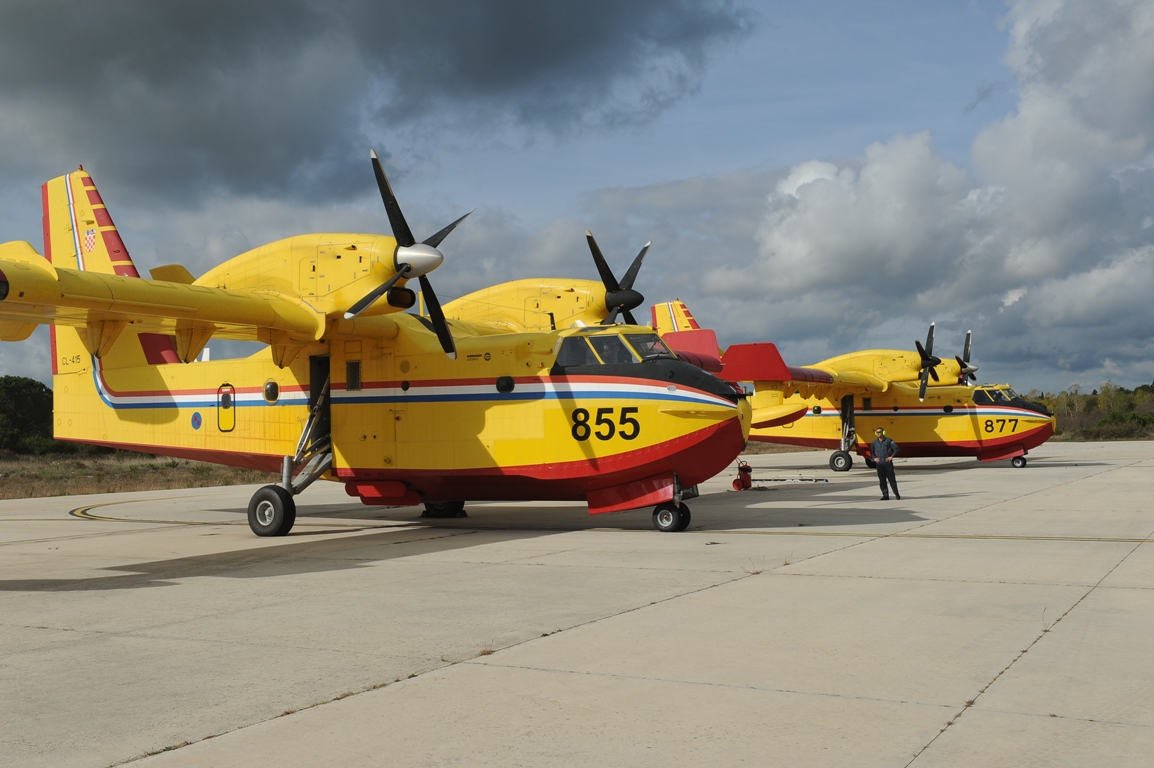 Posade dvaju Canadiara vratili se s uspješne misije u sjevernoj Italiji Posade dvaju Canadiara vratili se s uspješne misije u sjevernoj Italiji
