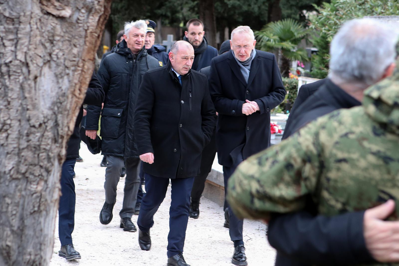 Na Gradskom groblju odana počast poginulim hrvatskim braniteljima povodom 30. obljetnice VRO Maslenica Na Gradskom groblju odana počast poginulim hrvatskim braniteljima povodom 30. obljetnice VRO Maslenica
